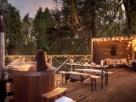 Shepherd's Hut Parlour with Private Lakeside Hot Tub